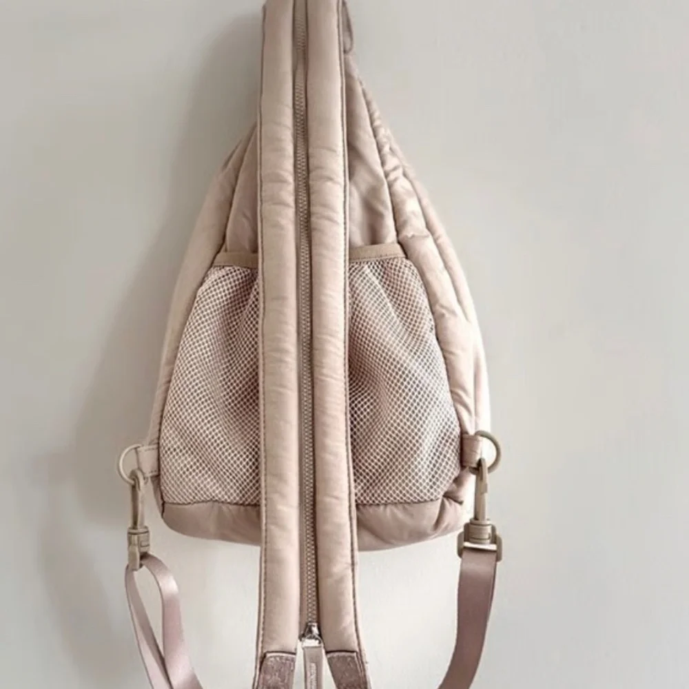 SOLD-Wilo the Label sling bag - Picture 3 of 7